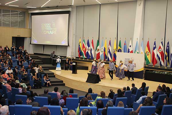 Más de 50 periodistas culminan diplomados especializados creados por el Colegio Nacional de Periodistas