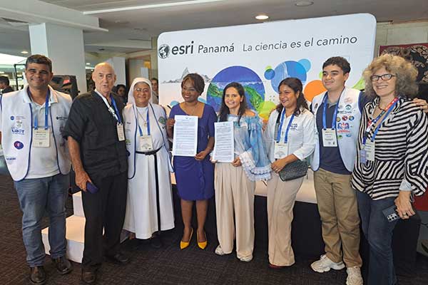 Esri Panamá y el Colegio Nacional de Periodistas (CONAPE) firman convenio de cooperación para fortalecer el periodismo de datos en el país